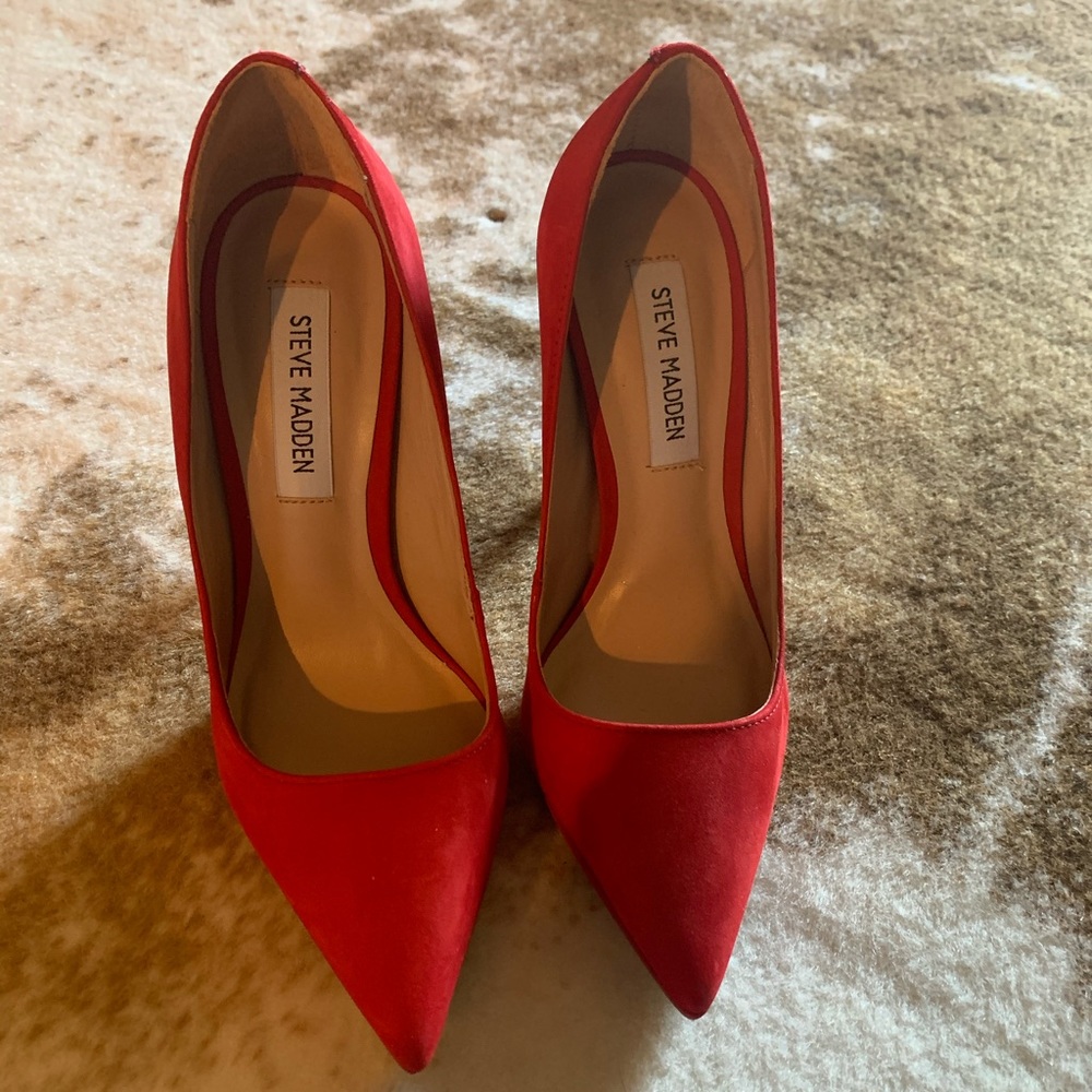 Size 7 Steve Madden heels, never been worn